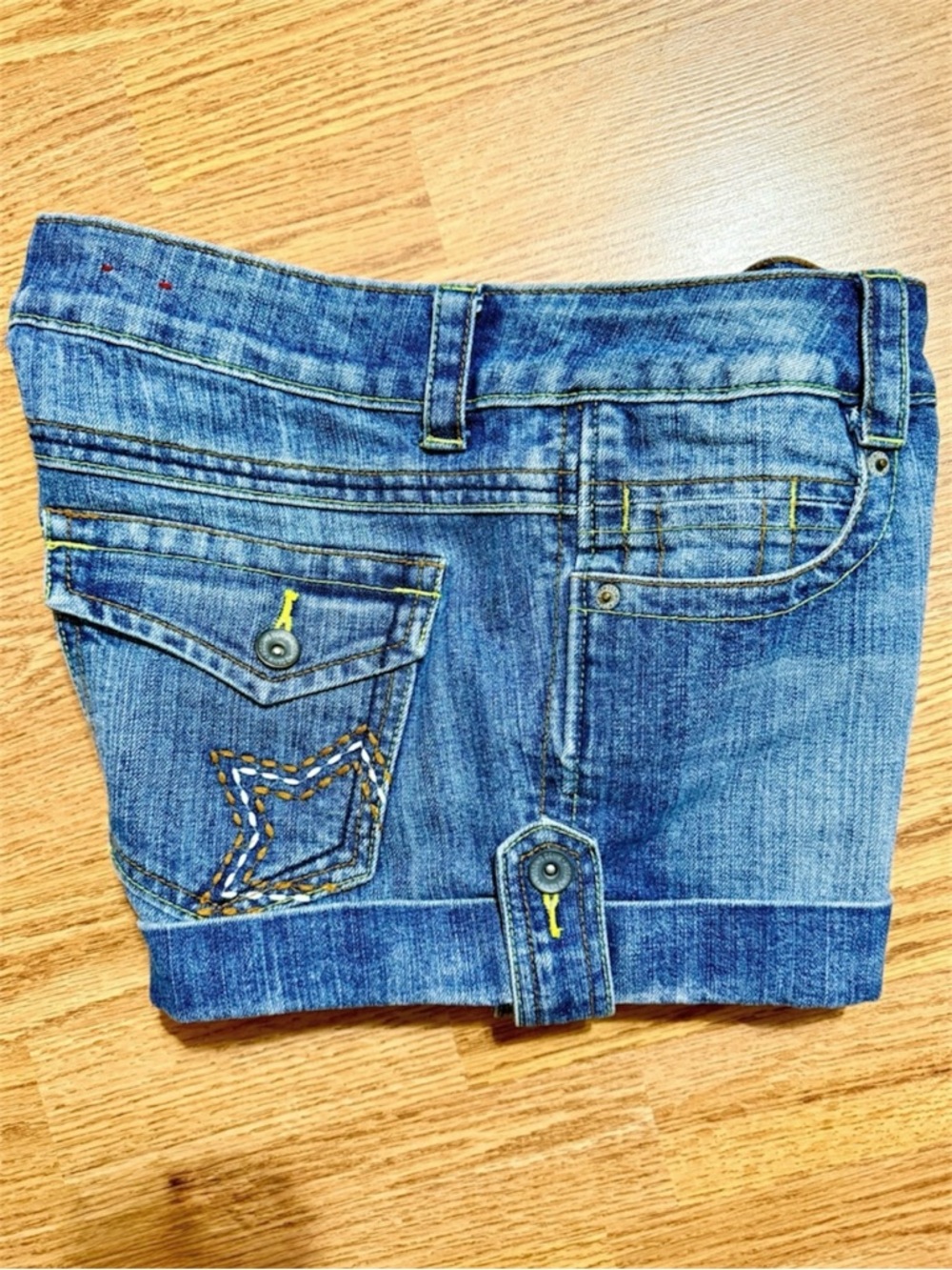 Y2K Embroidered star flap pocket low rise Jean shorts size 11 size 30